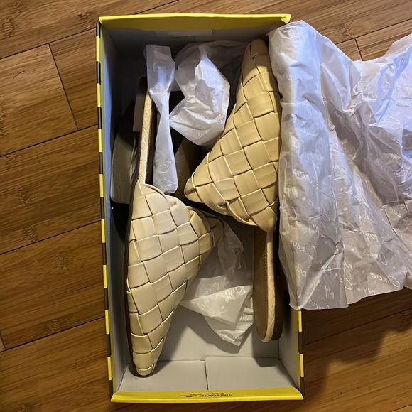 Brand New Woven Flats Light Eggshell - Picture 3 of 4